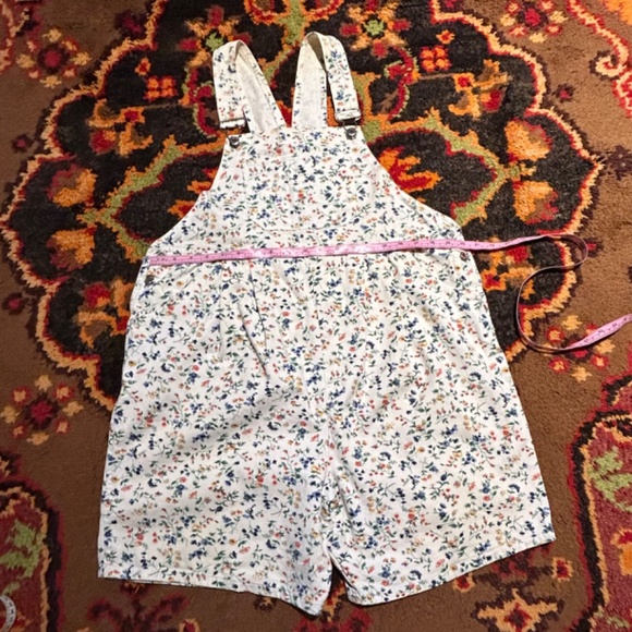 Zero to Nine Floral Maternity Overalls Shorts, Size Medium - Picture 7 of 12